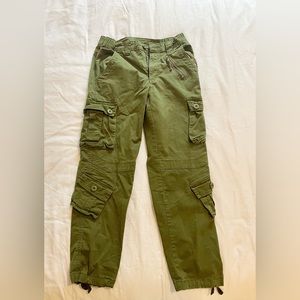 Army green cargo pants. In great condition!